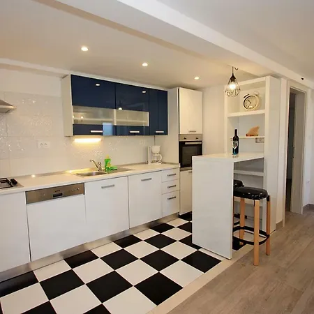 Ivana Apartman *